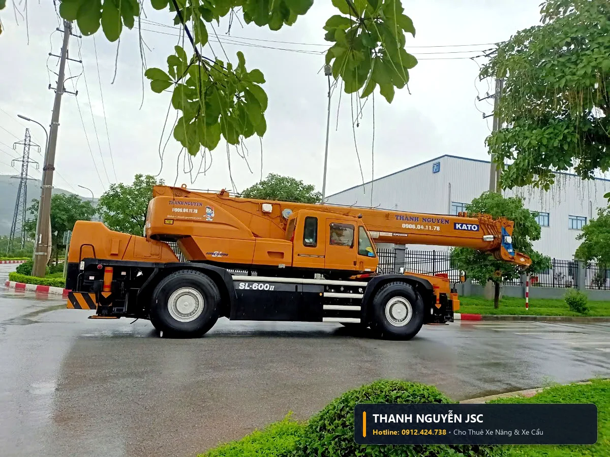 Cần ống lồng telescopic đa đoạn xe cẩu 50 tấn Kato vươn dài chịu lực uốn cao an toàn