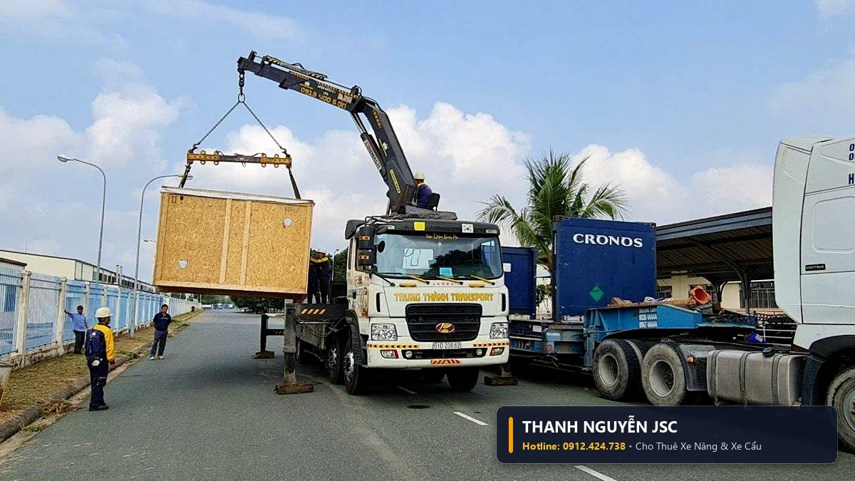 Đội ngũ xe cẩu tự hành đời mới tại bãi xe THÀNH HUY HOÀNG tại Quảng Ninh sẵn sàng phục vụ 24/7