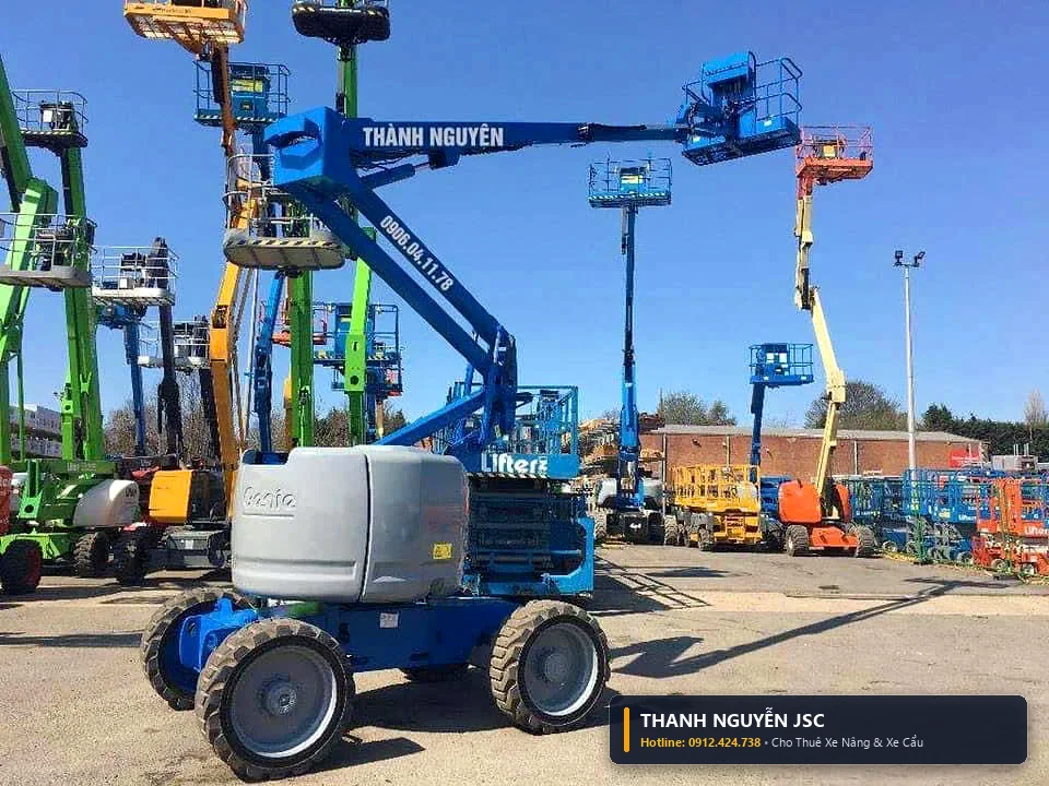 Cho thuê xe nâng người cắt kéo boomlift tại Quảng Ninh