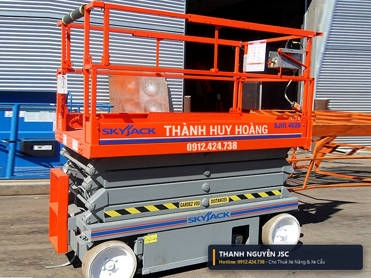 Xe nâng cắt kéo Skyjack sẵn bãi điều xe 20 phút - THÀNH HUY HOÀNG tại Quảng Ninh