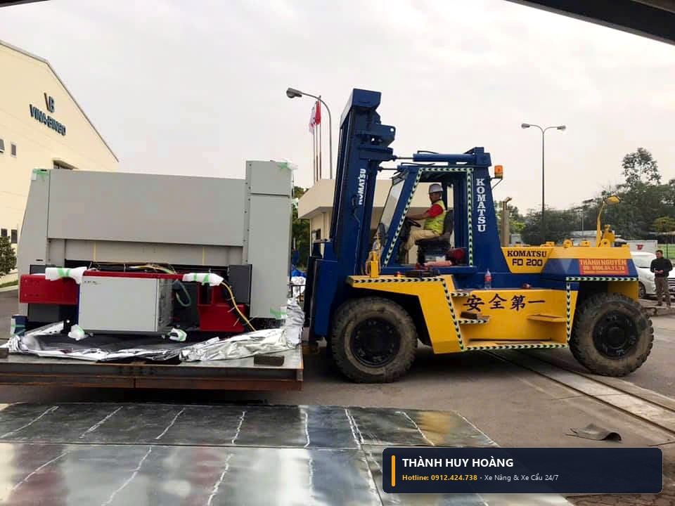Hình ảnh thực tế phương án bốc dỡ mooc lùn container Flat Rack và căn chỉnh nivo trung tâm gia công siêu trường phục vụ dự án tại KCN Đông Mai - Sông Khoai Quảng Ninh