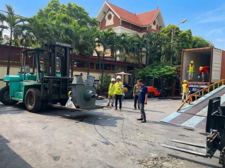 Nhật Ký Thi Công: Vận Chuyển Phòng Sạch & Định Vị Dây Chuyền SMT Dán Chip Tại KCN Đông Mai – Quảng Ninh
